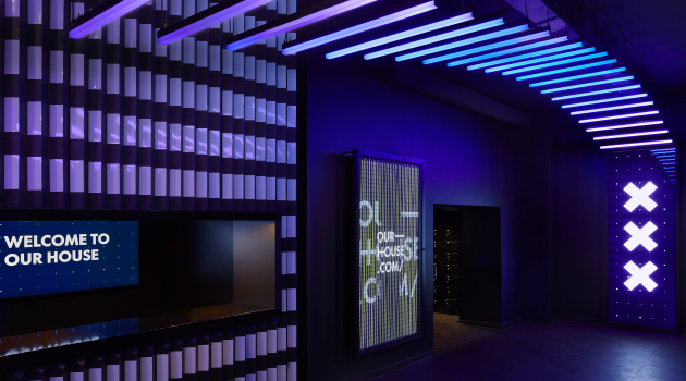 WINK x Our House_Museum Entrance_Blue_KasiaGatkowska